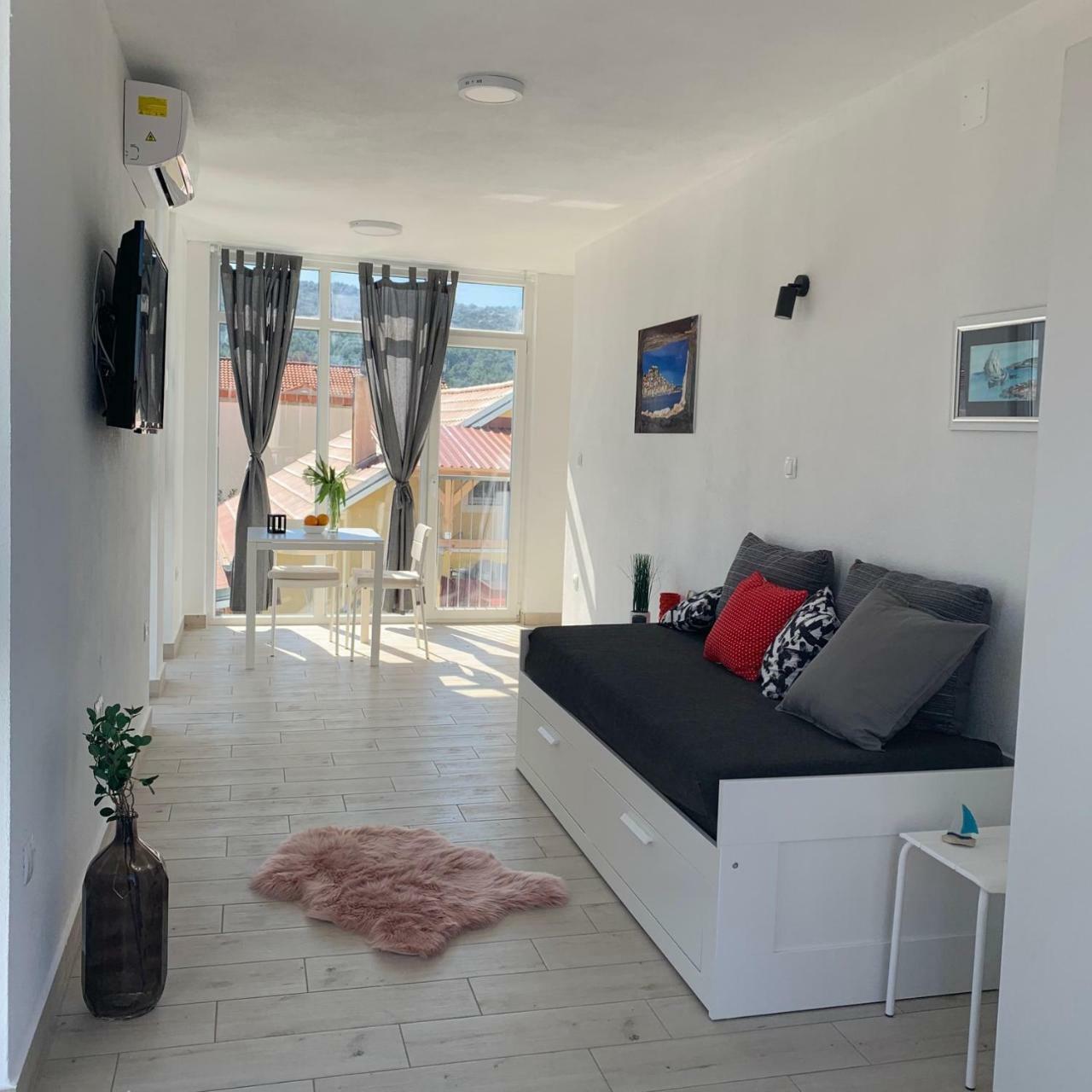 שיבניק Modern Apartments Day מראה חיצוני תמונה