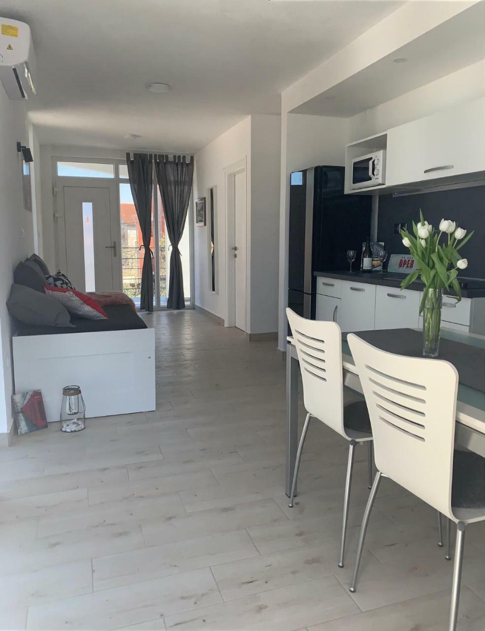 שיבניק Modern Apartments Day מראה חיצוני תמונה