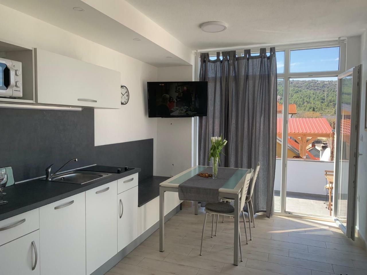 שיבניק Modern Apartments Day מראה חיצוני תמונה