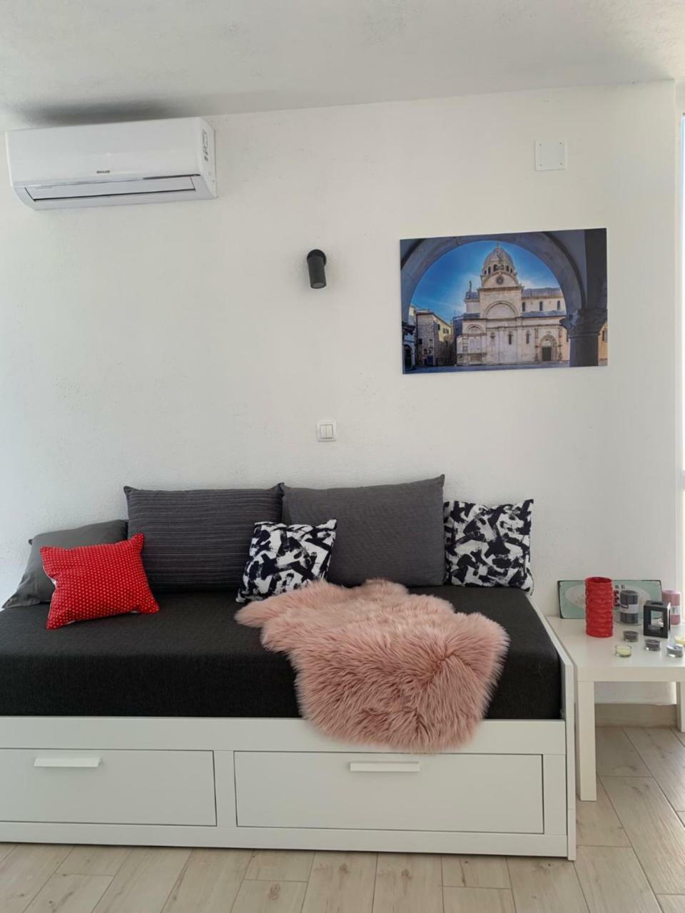 שיבניק Modern Apartments Day מראה חיצוני תמונה