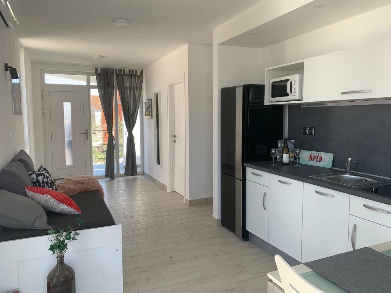 שיבניק Modern Apartments Day מראה חיצוני תמונה
