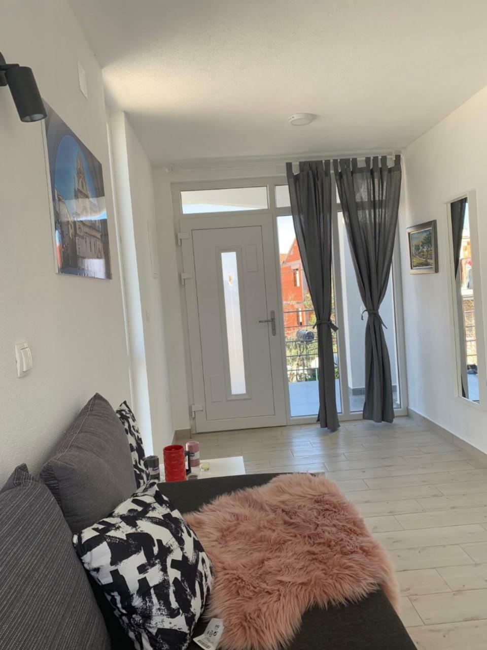 שיבניק Modern Apartments Day מראה חיצוני תמונה