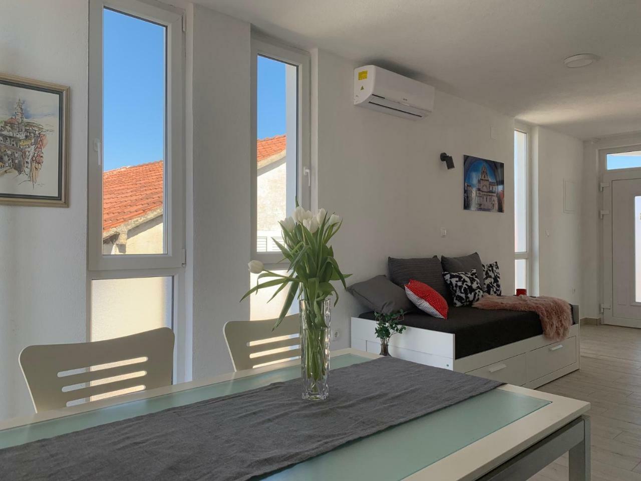 שיבניק Modern Apartments Day מראה חיצוני תמונה